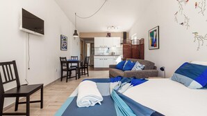 A compact hotel room with a bed, a desk, and a kitchenette. - Lovely apartment in Stinica with house sea view (Stinica)