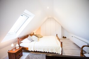 2 slaapkamers, een strijkplank/strijkijzer, reisbedje, gratis wifi