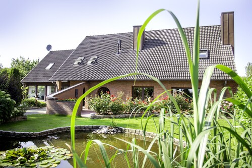 Modern, bright duplex apartment, only a few minutes to the beach, quiet location