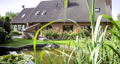 Modern, bright duplex apartment, only a few minutes to the beach, quiet location