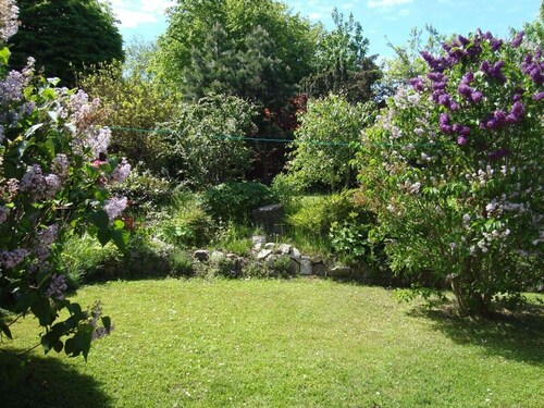 4 - **** apartment, large garden and terrace with beach chair; quiet outskirts