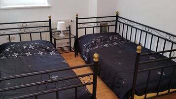 Apartemen, 1 kamar tidur (Fewo 4) | 1 kamar tidur dan didekorasi berbeda-beda