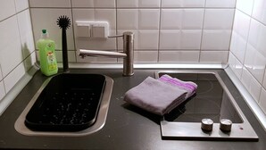 Apartment, 1 Bedroom (Fewo 4) | Private kitchen | Coffee/tea maker, fridge, oven, stovetop