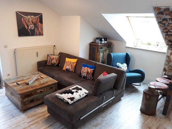 Smart TV, reproductor de DVD, libros y biblioteca musical 