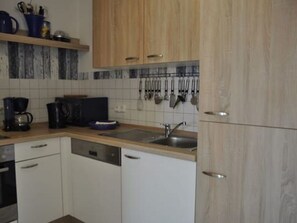 Kühlschrank, Mikrowelle, Ofen, Geschirrspüler