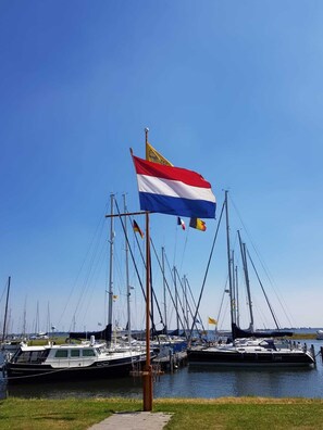 Marina - Detached holiday home in a quiet location, right on the Grevelingenmeer (Herkingen)