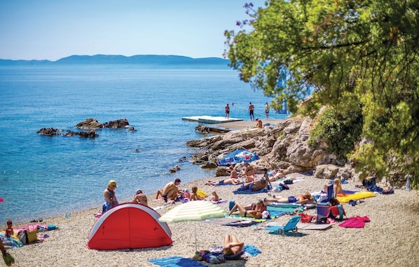 بالقرب من الشاطئ