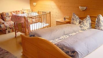 2 Schlafzimmer, Babybetten, Reisekinderbett, WLAN