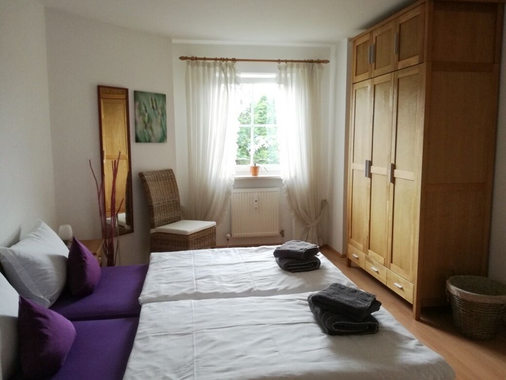 1 chambre, fer et planche à repasser, draps fournis