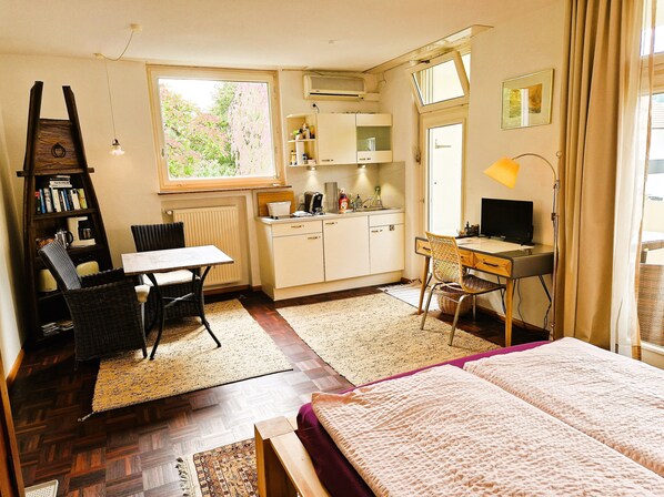 1 chambre, bureau, fer et planche à repasser, Wi-Fi gratuit