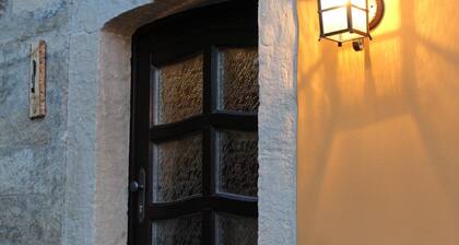 Gemütliches, uriges und top saniertes Denkmal-Bauernhaus oberhalb Krippen