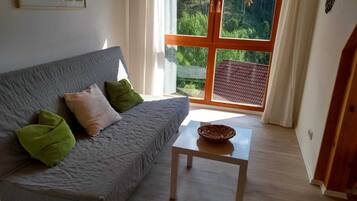 Smart-TV, Kamin, Stereoanlage