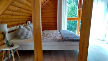 3 bedrooms, travel crib, free WiFi, bed sheets