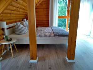 3 bedrooms, travel crib, free WiFi, bed sheets