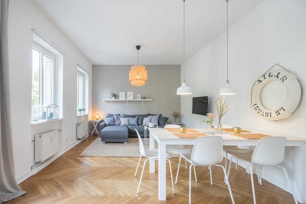 Wohnzimmer & Essbereich mit 1.Schlafsofa (125x200)