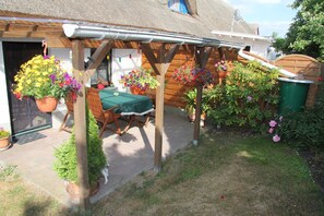 Unclassified image, 3 of 19, button - Living under the pipe roof (Zempin)