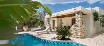 Villa Paradisos 1 with private pool, wireless, satellite TV,  in a quiet idyll