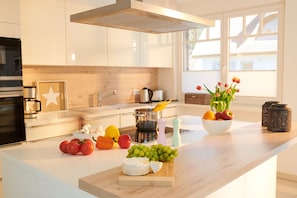 Fridge, microwave, oven, stovetop - "Nautilus" - dream holiday house under thatch for the perfect holiday on Rügen (Glowe)