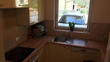 Kühlschrank, Ofen, Herdplatte, Geschirrspüler