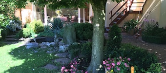 Huis met vergaderzaal en prachtige tuin