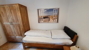 2 Schlafzimmer, Zimmersafe, Bügeleisen/Bügelbrett, Reisekinderbett