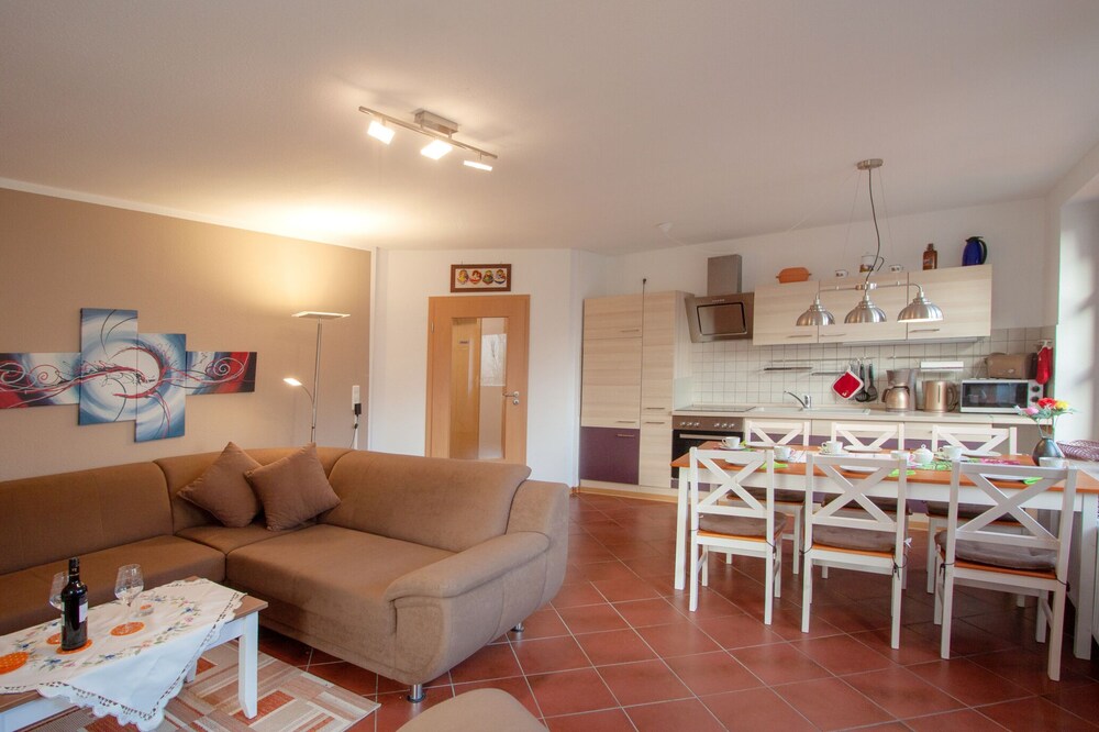 Modern apartment, 250m to the lake, south-facing terrace and barbecue, fully fenced.