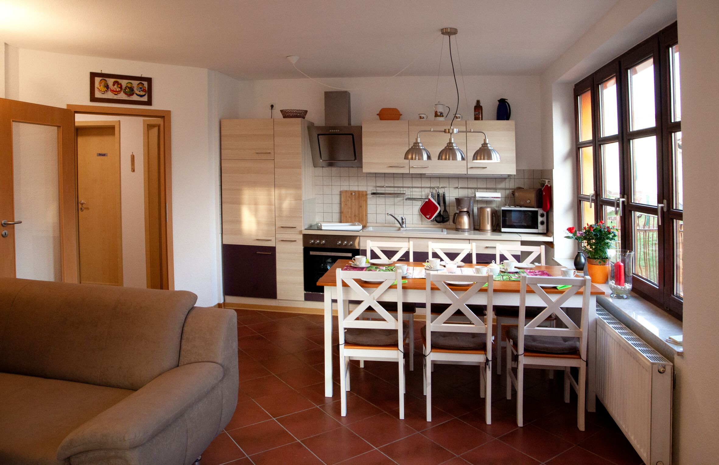 Modern apartment, 250m to the lake, south-facing terrace and barbecue, fully fenced.