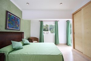 4 chambres, fer et planche à repasser, lit parapluie, Wi-Fi gratuit