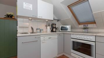 Refrigerador, microondas, horno, lavavajillas