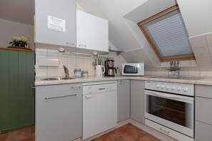 Refrigerador, microondas, horno y lavavajillas 