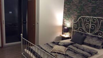 3 bedrooms, iron/ironing board, travel crib, free WiFi