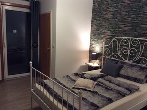 3 bedrooms, iron/ironing board, travel cot, free WiFi