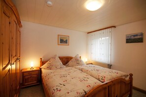 2 bedrooms, iron/ironing board, WiFi, bed sheets - Apartment for 2-3 people on the southern slope with View and possibility of excursions (Plankenfels)