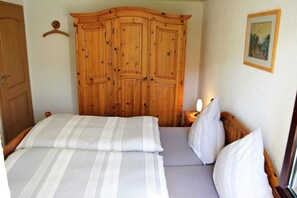 2 chambres, fer et planche à repasser, Wi-Fi, draps fournis