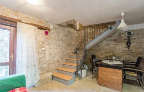 Interior - 2 bedroom amazing home in Bale (Bale)