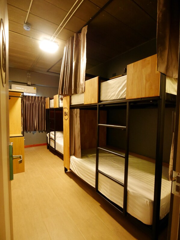Mixed Dormitory Room for 6 Persons | Free WiFi, bed sheets