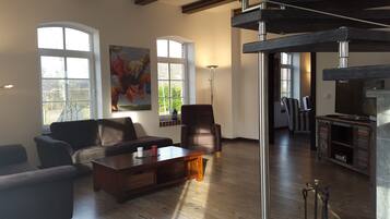 Smart-TV, Kamin, DVD-Player, Tischtennisplatte