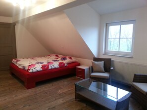 4 chambres, fer et planche à repasser, accès au Wi-Fi (inclus)