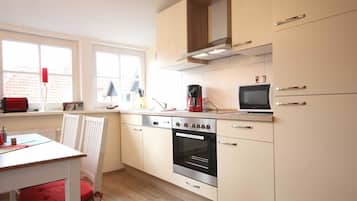 KĂŒhlschrank, Mikrowelle, Ofen, GeschirrspĂŒler