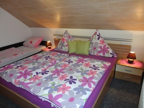 2 bedrooms, travel cot, free WiFi, bed sheets - Holiday in the beautiful Franconian Switzerland - Apartment Zitzmann (Pottenstein)