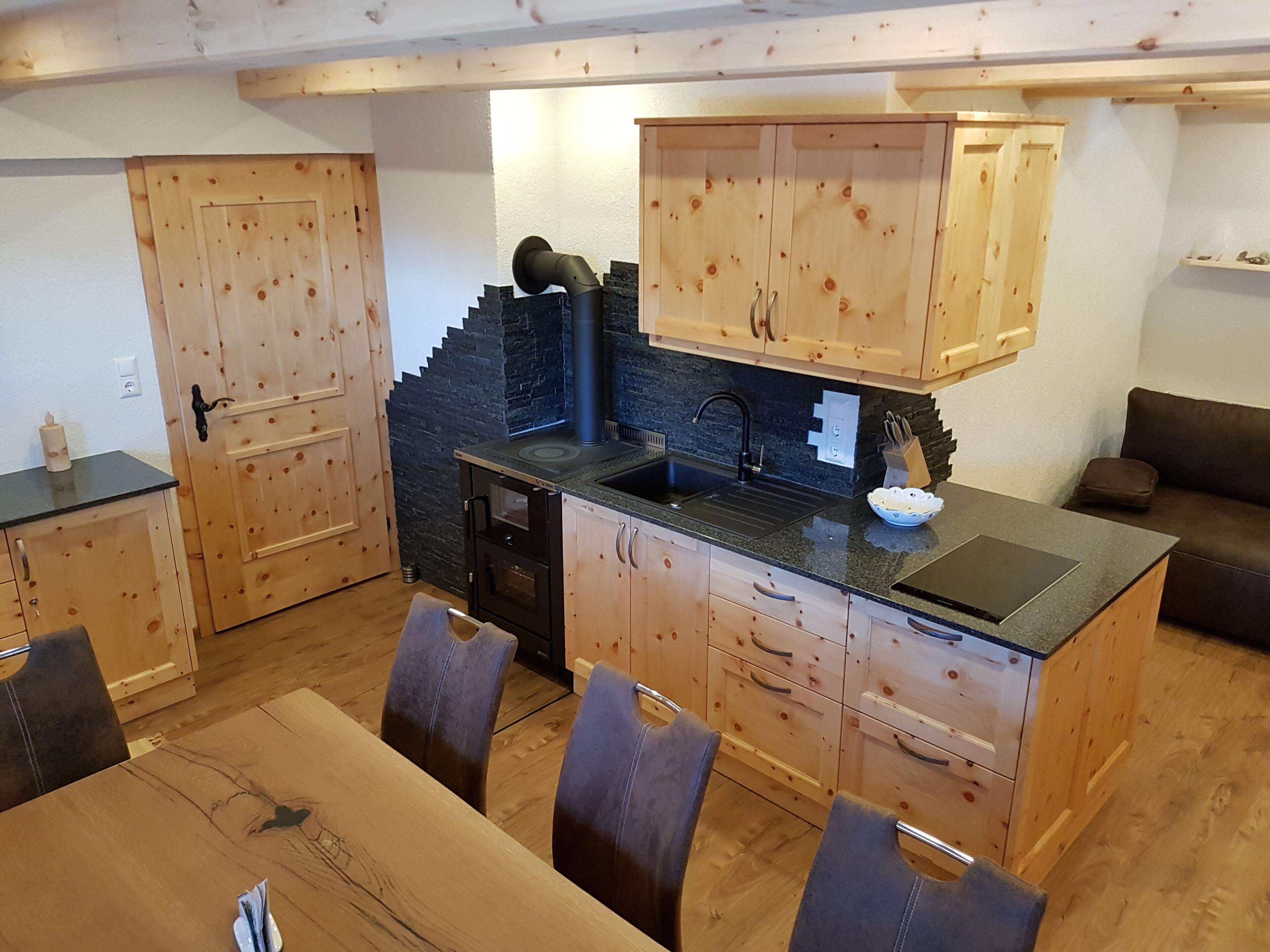 LUXURY ALMWELLNESS CHALET with fantastic wellness area at 1850 m above sea level