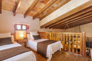 3 slaapkamers, reisbedje, wifi, beddengoed