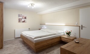 1 bedroom, free WiFi, bed sheets - Haus Michael - Apartment 38 m² for 2 - 3 persons, in Tux in the Zillertal (Tux)