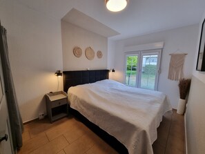 2 bedrooms, desk, travel crib, WiFi