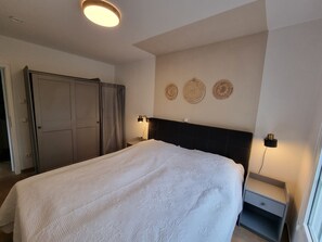 2 Schlafzimmer, Schreibtisch, Reisekinderbett, WLAN