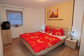 2 Schlafzimmer, Reisekinderbett, kostenloses WLAN, Bettwäsche