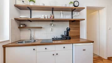 KylskÄp, spishÀll, kaffe- och tebryggare och vattenkokare