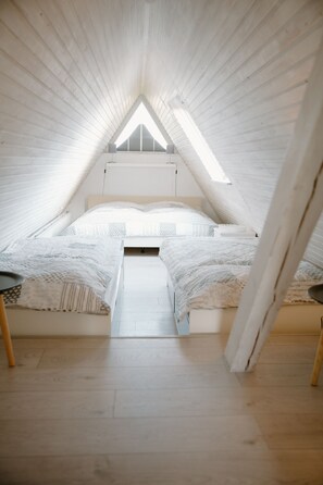 3 bedrooms, iron/ironing board, free WiFi - Gemütl cottage + wifi, 1.5 km to the beach, fenced playground / lawn (Pommerby)