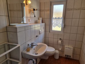 Shower, soap, toilet paper - Koserow_Hauptstraße 16-18_FeWo 1 - WE 01 (Koserow)