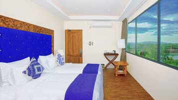Corner Club Room | In-room safe, desk, soundproofing, iron/ironing board